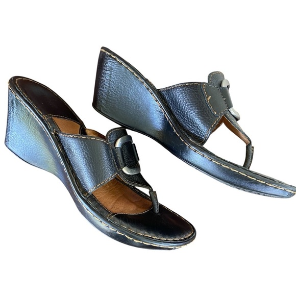 Born Woman’s Black Leather Thong Wedge Sandal Size 8 Slip On Silver Buckle Comfy - Picture 10 of 12